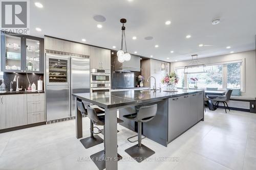 2550 Misener Crescent, Mississauga, ON - Indoor Photo Showing Kitchen With Stainless Steel Kitchen With Upgraded Kitchen