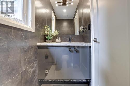 2550 Misener Crescent, Mississauga, ON - Indoor Photo Showing Bathroom