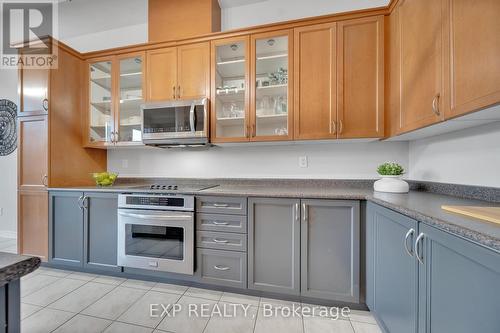 3182 Eclipse Avenue, Mississauga, ON - Indoor Photo Showing Kitchen