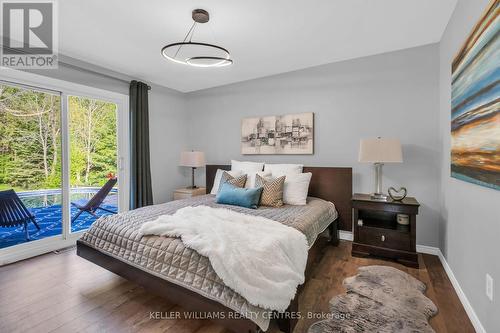 2213 Spring Street, Innisfil, ON - Indoor Photo Showing Bedroom