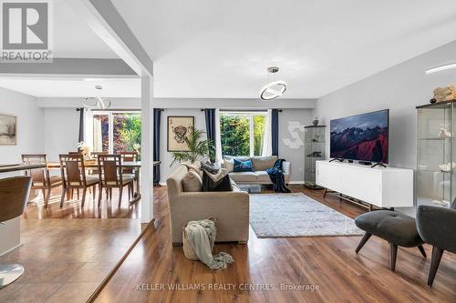 2213 Spring Street, Innisfil, ON - Indoor Photo Showing Living Room