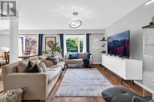 2213 Spring Street, Innisfil, ON - Indoor Photo Showing Living Room