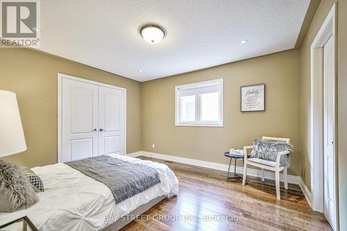 32 Ridgestone Drive, Richmond Hill, ON - Indoor Photo Showing Bedroom