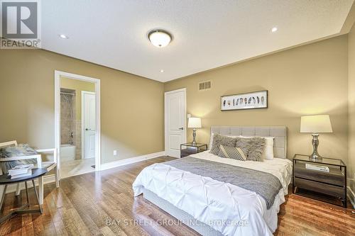 32 Ridgestone Drive, Richmond Hill, ON - Indoor Photo Showing Bedroom