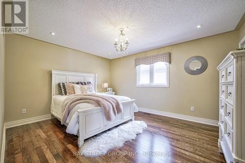 32 Ridgestone Drive, Richmond Hill, ON - Indoor Photo Showing Bedroom