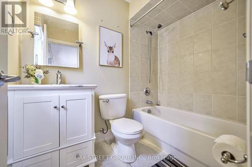 32 Ridgestone Drive, Richmond Hill, ON - Indoor Photo Showing Bathroom