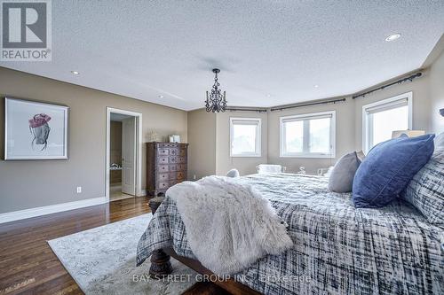 32 Ridgestone Drive, Richmond Hill, ON - Indoor Photo Showing Bedroom