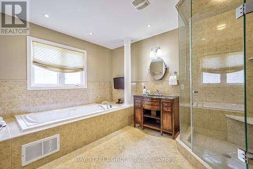 32 Ridgestone Drive, Richmond Hill, ON - Indoor Photo Showing Bathroom