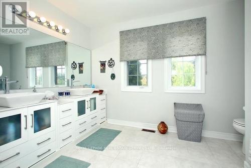 3395 Cajun Crescent, Mississauga, ON - Indoor Photo Showing Bathroom