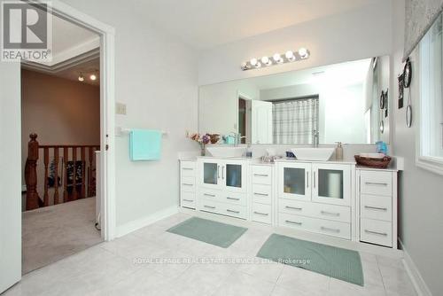 3395 Cajun Crescent, Mississauga, ON - Indoor Photo Showing Bathroom