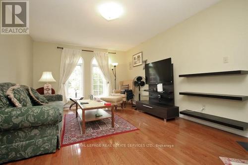 3395 Cajun Crescent, Mississauga, ON - Indoor Photo Showing Living Room