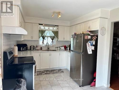 50 Back Street, Bradford West Gwillimbury, ON - Indoor Photo Showing Kitchen