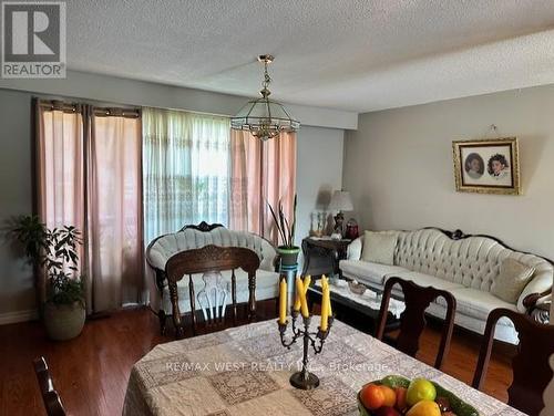 50 Back Street, Bradford West Gwillimbury (Bradford), ON - Indoor Photo Showing Living Room