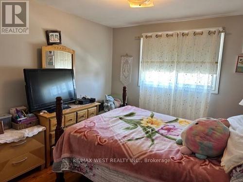 50 Back Street, Bradford West Gwillimbury, ON - Indoor Photo Showing Bedroom