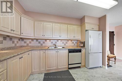 1602 - 200 Robert Speck Parkway, Mississauga, ON - Indoor Photo Showing Kitchen With Double Sink