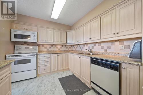 1602 - 200 Robert Speck Parkway, Mississauga, ON - Indoor Photo Showing Kitchen With Double Sink