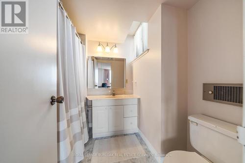 1602 - 200 Robert Speck Parkway, Mississauga, ON - Indoor Photo Showing Bathroom
