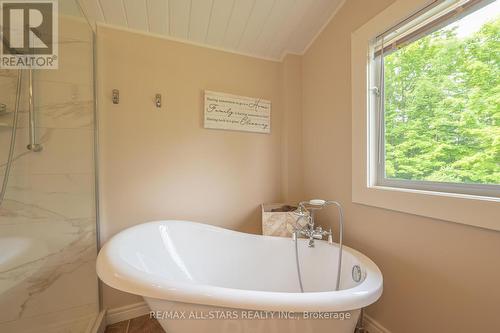 729 County Rd 49, Kawartha Lakes, ON - Indoor Photo Showing Bathroom