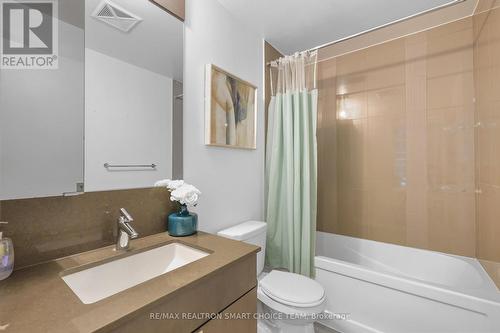 202 - 98 Lillian Street, Toronto, ON - Indoor Photo Showing Bathroom