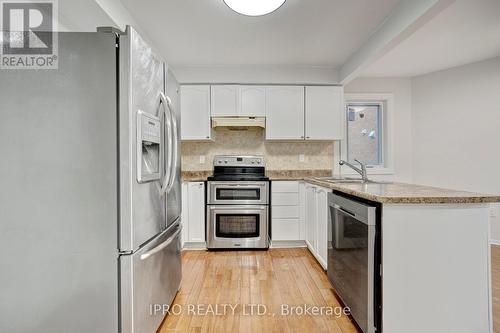 6302 Tenth Line, Mississauga, ON - Indoor Photo Showing Kitchen