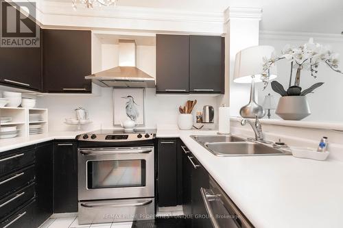 811 - 942 Yonge Street, Toronto, ON - Indoor Photo Showing Kitchen With Double Sink With Upgraded Kitchen