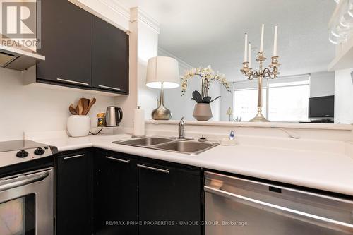 811 - 942 Yonge Street, Toronto, ON - Indoor Photo Showing Kitchen With Double Sink