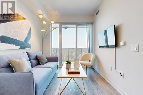 6807 - 55 Cooper Street, Toronto, ON - Indoor Photo Showing Living Room