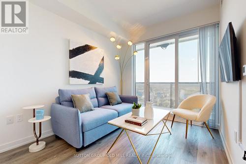 6807 - 55 Cooper Street, Toronto, ON - Indoor Photo Showing Living Room