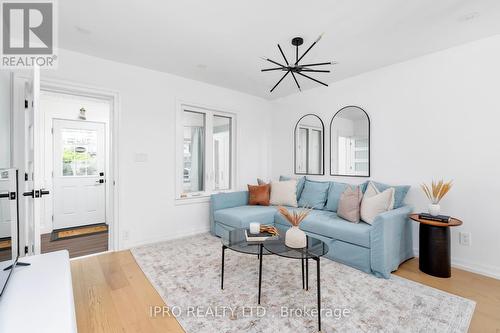 5 1/2 Luttrell Avenue, Toronto, ON - Indoor Photo Showing Living Room