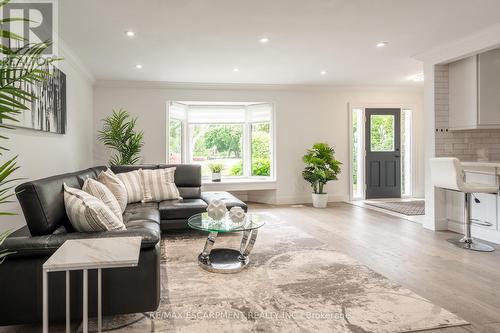 656 King Road, Burlington, ON - Indoor Photo Showing Living Room