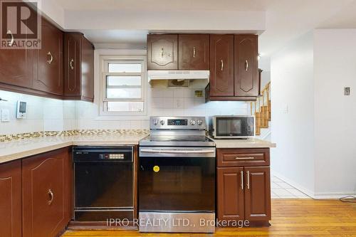 32 Tipton Crescent, Ajax (Central West), ON - Indoor Photo Showing Kitchen