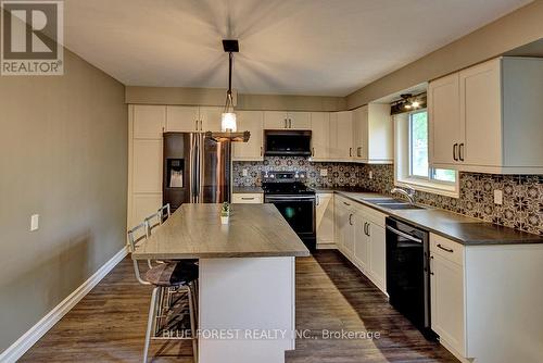 577 Middlewoods Drive, London, ON - Indoor Photo Showing Kitchen With Double Sink