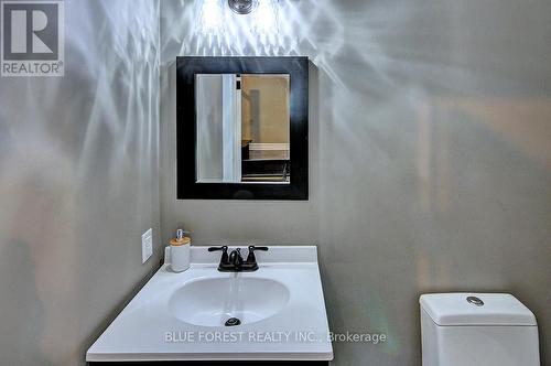 577 Middlewoods Drive, London, ON - Indoor Photo Showing Bathroom