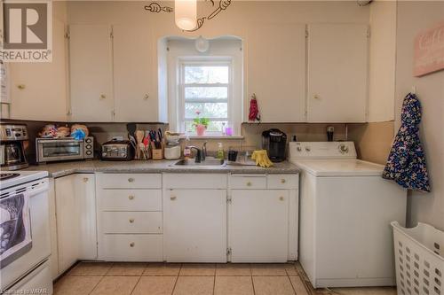 332 Queen Street W, Cambridge, ON - Indoor Photo Showing Laundry Room