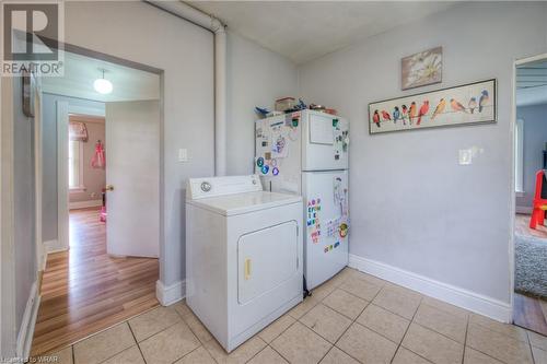 332 Queen Street W, Cambridge, ON - Indoor Photo Showing Laundry Room