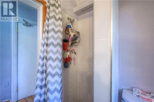 332 Queen Street W, Cambridge, ON - Indoor Photo Showing Bathroom