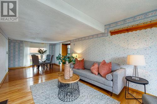 25 North Division Street, Clarington, ON - Indoor Photo Showing Living Room