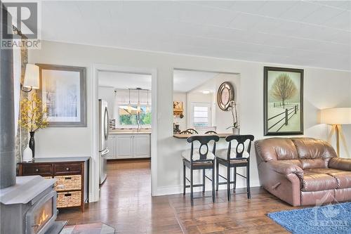 1952 Old Carp Road, Carp, ON - Indoor Photo Showing Living Room