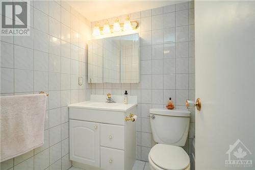 555 Brittany Drive Unit#1113, Ottawa, ON - Indoor Photo Showing Bathroom