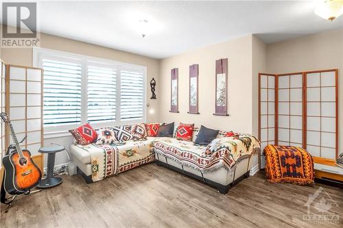 560 Chimney Corner Terrace, Ottawa, ON - Indoor Photo Showing Living Room