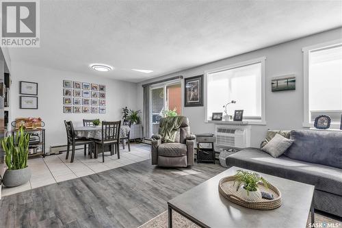 13 2410 Louise Street, Saskatoon, SK - Indoor Photo Showing Living Room