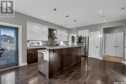 210 Mahabir Court, Saskatoon, SK - Indoor Photo Showing Kitchen With Upgraded Kitchen