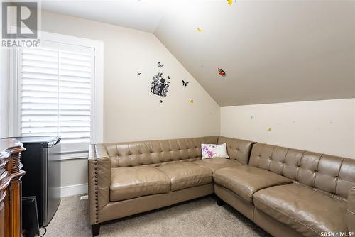 210 Mahabir Court, Saskatoon, SK - Indoor Photo Showing Living Room