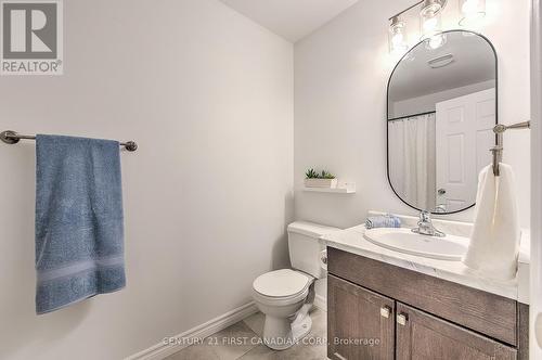 821 Silverfox Crescent, London, ON - Indoor Photo Showing Bathroom