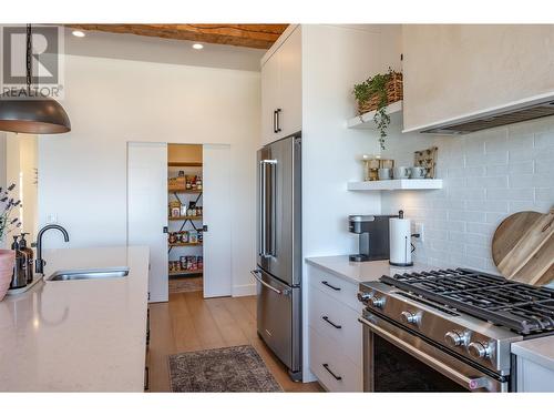 120 Fawn Court, Penticton, BC - Indoor Photo Showing Kitchen With Upgraded Kitchen