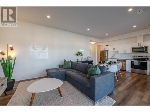 120 Fawn Court, Penticton, BC - Indoor Photo Showing Living Room