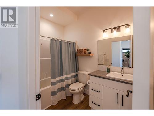 120 Fawn Court, Penticton, BC - Indoor Photo Showing Bathroom