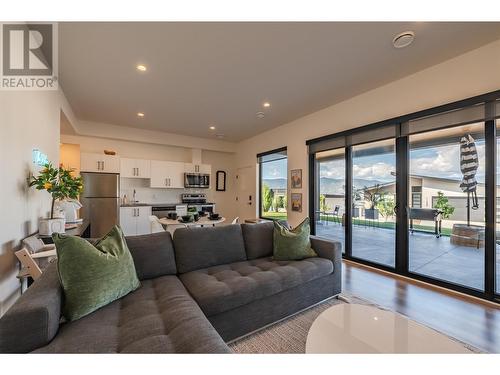 120 Fawn Court, Penticton, BC - Indoor Photo Showing Living Room