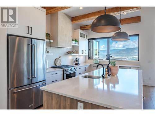 120 Fawn Court, Penticton, BC - Indoor Photo Showing Kitchen With Upgraded Kitchen