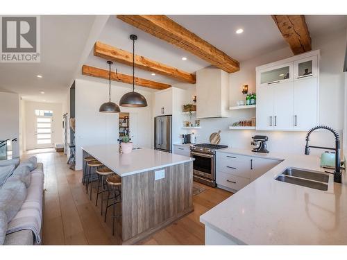 120 Fawn Court, Penticton, BC - Indoor Photo Showing Kitchen With Double Sink With Upgraded Kitchen